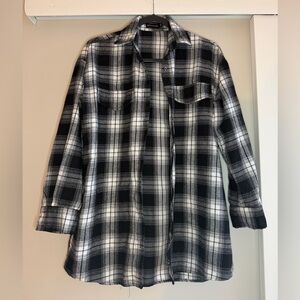 PrettyLittleThing Black & White Plaid flannel
